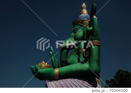 タイのチェンライ・WATサンクーポータイヤンの緑色のガネーシャ 70204300