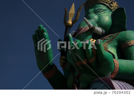 タイのチェンライ・WATサンクーポータイヤンの緑色のガネーシャ 70204302