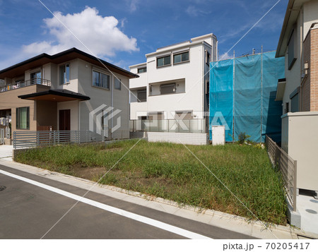 住宅街の空き地 70205417