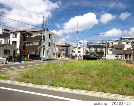 住宅街の空き地 70205419