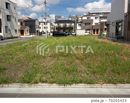 住宅街の空き地 70205423
