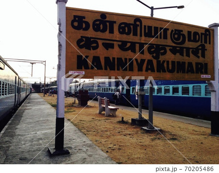 インド最南端カーニャクマリの駅 2 70205486