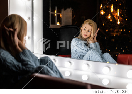 Pretty glamour young woman with a blond hair sits Pretty glamour young woman with a blond hair sits 70209030