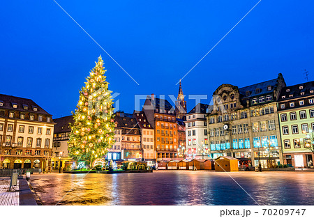 Christmas tree on Place Kleber in Strasbourg, France 70209747