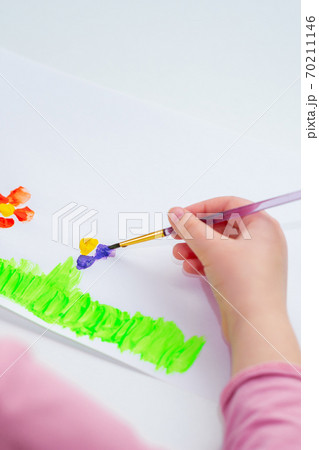 Child is drawing flowers Child is drawing flowers 70211146