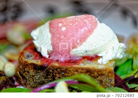 Bruschetta with goat cheese and beetroot mousse 70212685