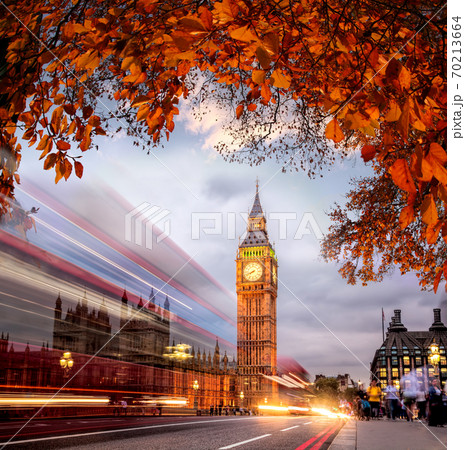 Night traffic jam with autumn leaves against Big Ben in London, England, UK Night traffic jam with autumn leaves against Big Ben in London, England, UK 70213664