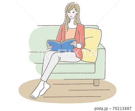 本を読みながらソファで寛ぐ女性 ライトなし のイラスト素材