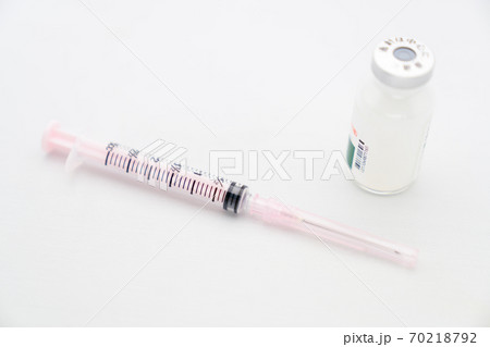 新型コロナウィルスのワクチンイメージ 70218792