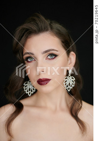 Pretty elegant woman close up portrait 70219645