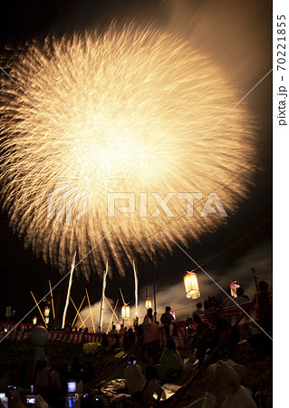 【新潟県】片貝まつりの花火。浅原神社秋季例大祭奉納大煙火。 【新潟県】片貝まつりの花火。浅原神社秋季例大祭奉納大煙火。 70221855