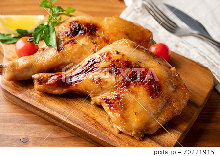ローストチキン　骨付き鶏もも肉 70221915