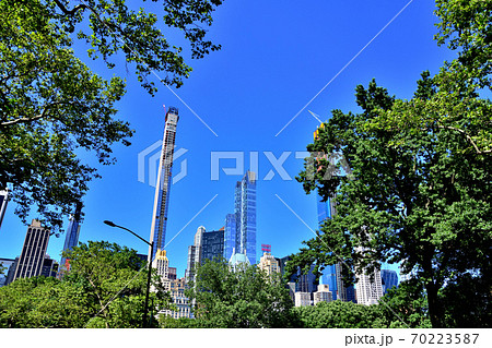 セントラルパークから眺めるマンハッタンビル風景 70223587