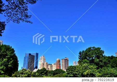 セントラルパークから眺めるマンハッタンビル風景 70223619