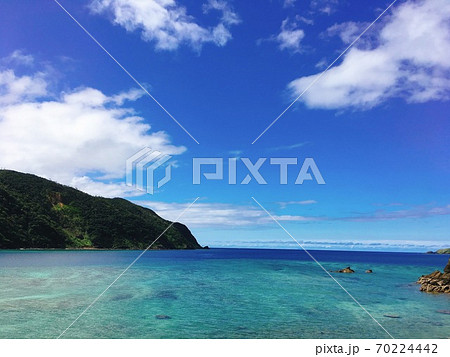 【奄美大島】山と青空、青い海 【奄美大島】山と青空、青い海 70224442