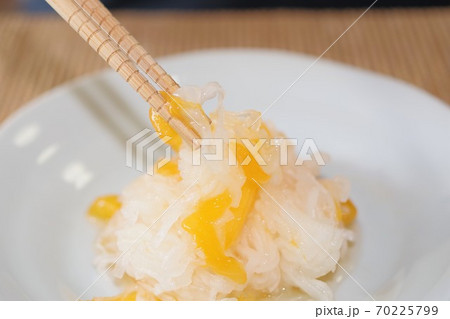 大根と柿の酢の物 大根と柿の酢の物 70225799
