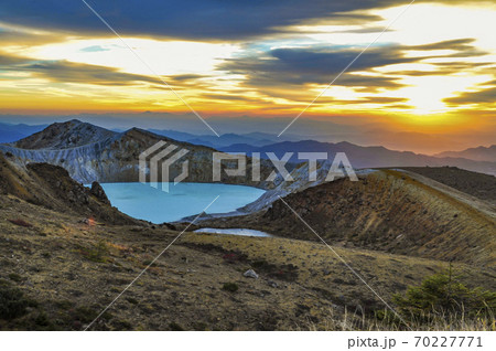 湯釜展望所からの眺め 湯釜展望所からの眺め 70227771