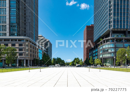 (東京都‐都市風景)東京駅丸の内駅前広場風景5 70227775