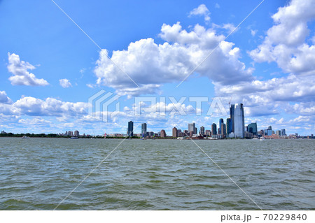 海から眺めるニューヨークマンハッタン風景 70229840
