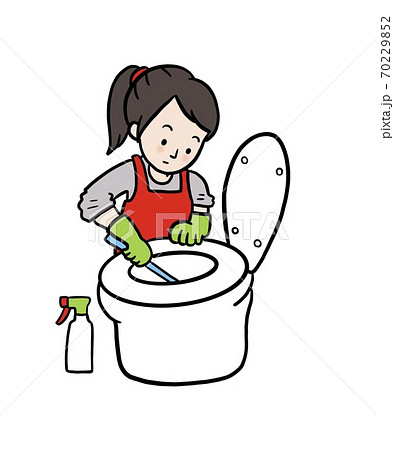 家事代行サービスでトイレ掃除をする女性右向き 70229852