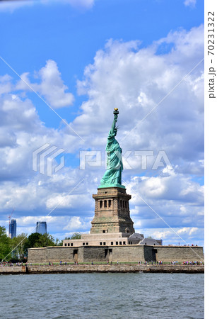 ニューヨークリバティ島自由の女神像 70231322