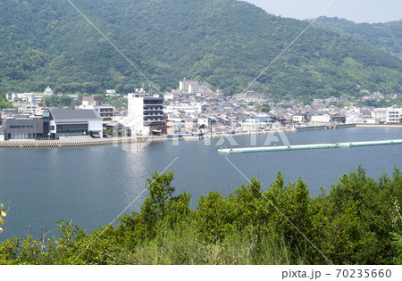 仙酔島の高台から眺めた鞆の浦の景色 仙酔島の高台から眺めた鞆の浦の景色 70235660
