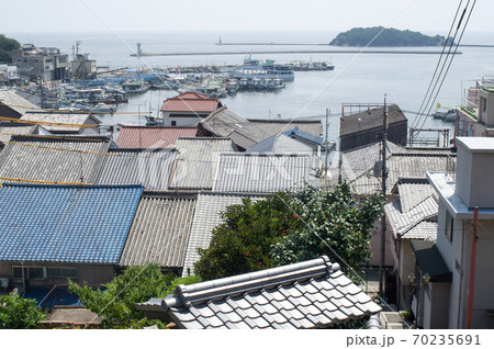鞆の浦の家並の景色 70235691