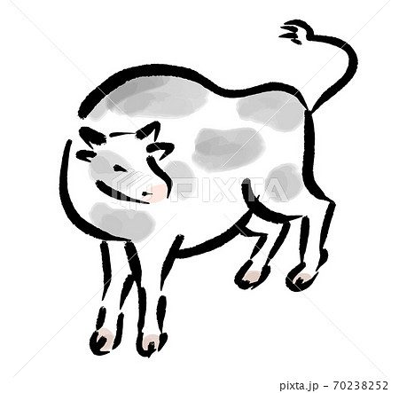 2021年　丑年の年賀状素材　牛の和風イラスト　手描き水墨画風の牛 70238252