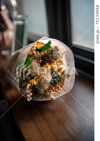 ドライフラワーの花束ブーケ 70239068