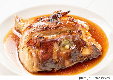 鯛(真鯛)のあら煮。(白皿・白バック) 鯛(真鯛)のあら煮。(白皿・白バック) 70239529