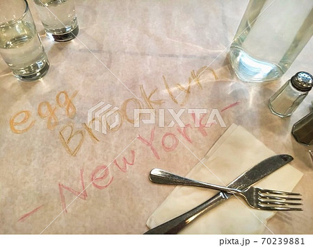 カフェのテーブルに落書きの写真素材 [70239881] - PIXTA 