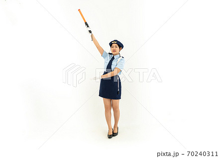 交通整理をする婦人警官 70240311