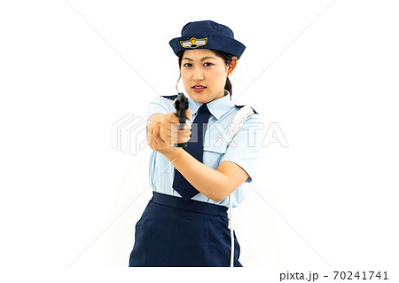 拳銃を構える婦人警官の写真素材
