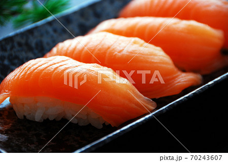 サーモン鮨 70243607