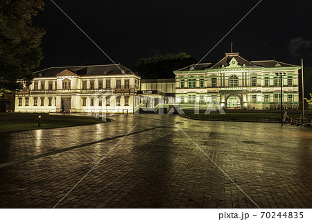 ライトアップされた金沢の新名所・国立工芸館 70244835