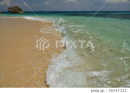 コマカ島の海 70247122