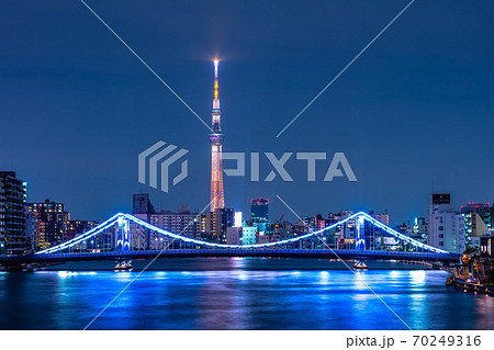 東京　スカイツリーと清洲橋 70249316