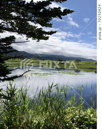 ある晴れた日の大自然の風景 ある晴れた日の大自然の風景 70250924
