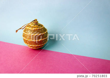 Yellow gold small round glass plastic winter smart 70251803