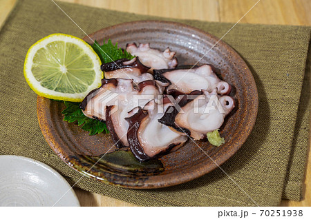 北海ダコの刺身 70251938