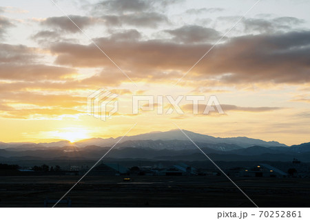朝焼けの霊峰白山 朝焼けの霊峰白山 70252861