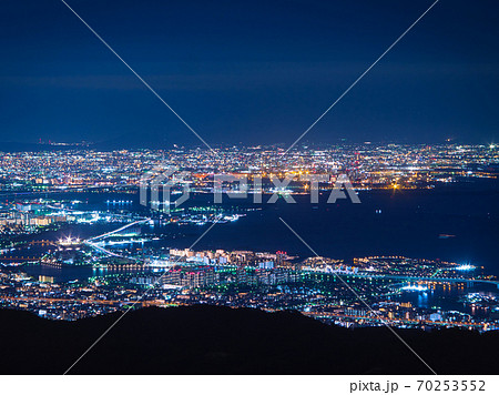 六甲山から望む百万ドルの夜景・大阪神戸の写真素材 [70253552] - PIXTA
