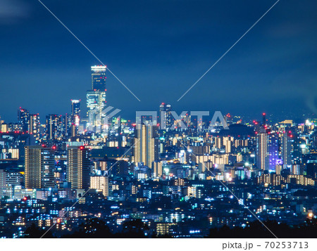 大阪ミナミ方面ビル群夜景・ハルカスと京セラドーム 70253713