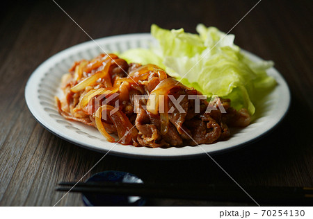 豚のしょうが焼き 70254130