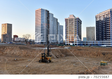 Vibrating hydraulic hammer. Hydraulically driven free-fall hammer for impact driving of steel pipes Vibrating hydraulic hammer. Hydraulically driven free-fall hammer for impact driving of steel pipes 70255687