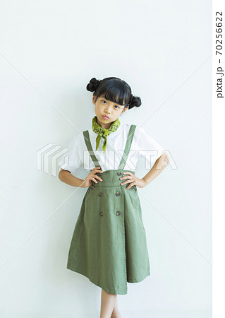 女の子 女の子 70256622
