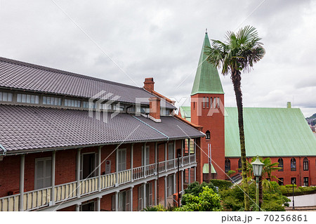 大浦天主堂からキリシタン博物館を望む 70256861