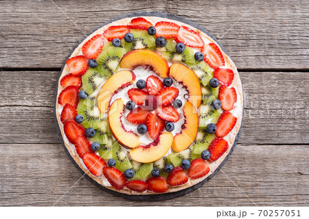 Fruit pizza with fruit and berries . 70257051