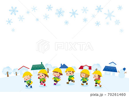 雪の降る街を走り回る可愛い幼稚園児キッズグループのイラストセットのイラスト素材