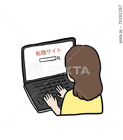 転職サイトを見る女性 転職サイトを見る女性 70262267